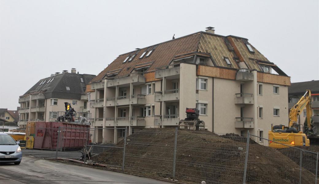 Die Abbrucharbeiten an den beiden Mehrfamilienhäusern dauern noch bis im März.