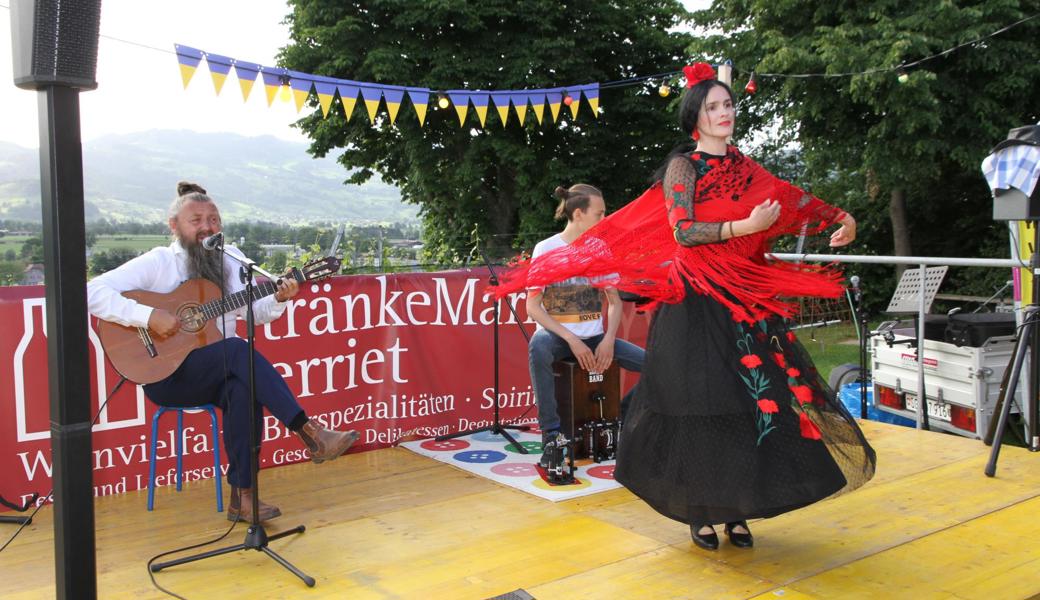 Die Flamenco-Show auf dem Montlinger Bergli fand vor herrlichem Hintergrund statt.