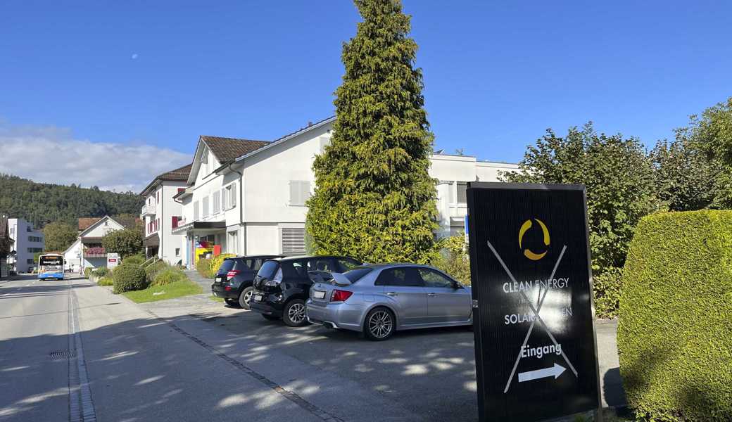 Die Zufahrt zur Clean Energy Industries GmbH befand sich schräg gegenüber vom Coop in Oberriet. Nun ist die Aufschrift durchgestrichen. 