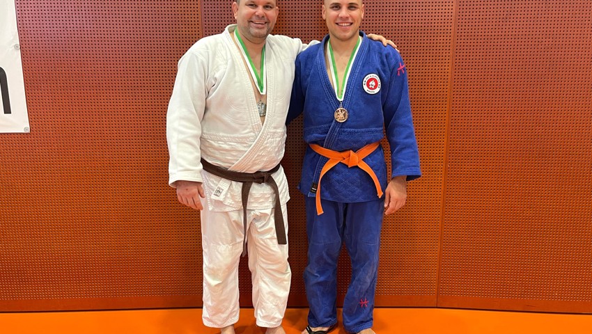 JJJC-Rheintal-Trainer Christian Kamber (links) und Yuri Molodtsov, der erst seit drei Jahren aktiv Judo betreibt, gingen in der Elitekategorie an den Start.
