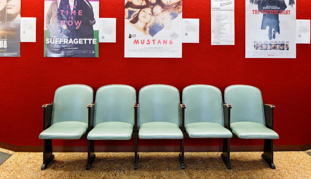 Keine Spur von Multiplex: Sitzgelegenheit im Kino Rosental in Heiden.
