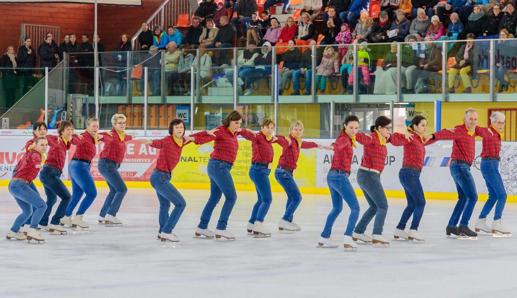 Der Auftritt vor Heimpublikum in Widnau ist für die Rheintaler Teams – auf dem ersten Bild die Ice Storms, auf dem zweiten die Ice Goldies – am Swisscup immer ein Höhepunkt.