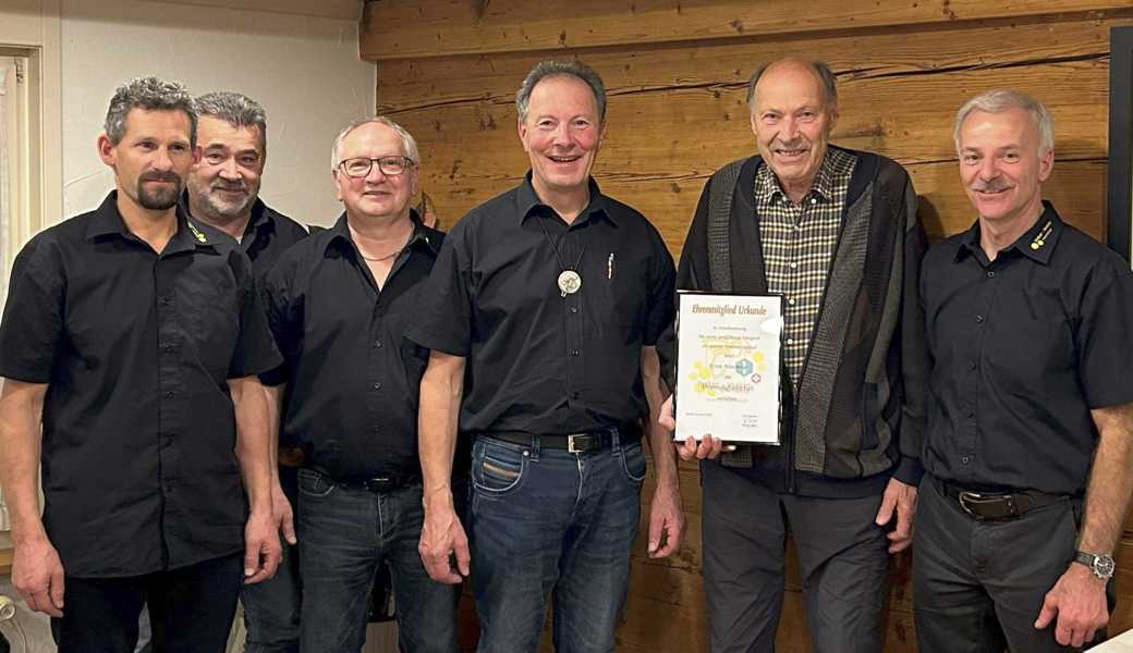 Der Vorstand mit Ehrenmitglied Ernst Niederer (2. v. r.): Marco Bischof, Sepp Raimann, Kurt Sieber, Niklaus Geiger (Präsident), Ernst Niederer und Heinz Herzog (von links).