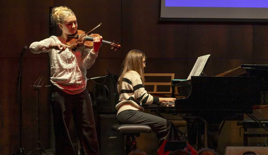 Simea Lehmann (Violine) und Martina Seitz (Klavier).