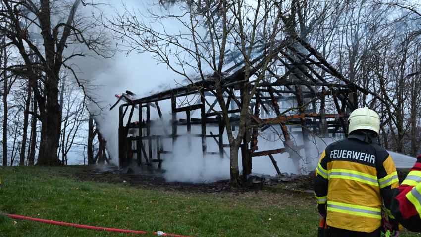 Schon wieder ein Brand im Toggenburg: In der abgebrannten Scheune wurde ein Todesopfer gefunden
