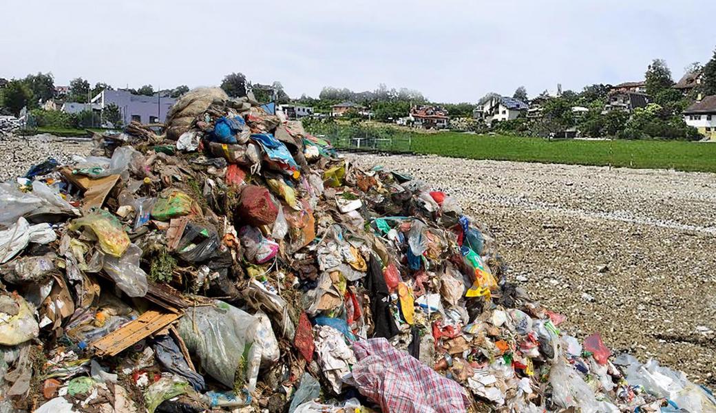 Bei der Sanierung des Sportplatzes Bützel in Buechen-Staad wurde illegal entsorgter Abfall entdeckt, dessen fachgerechte Entsorgung 150 000 Franken kostet. 
