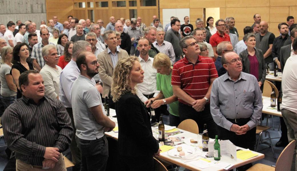 Bevor eine Delegiertenversammlung der SVP-Kantonalpartei beginnt, wird immer die Nationalhymne gesungen.