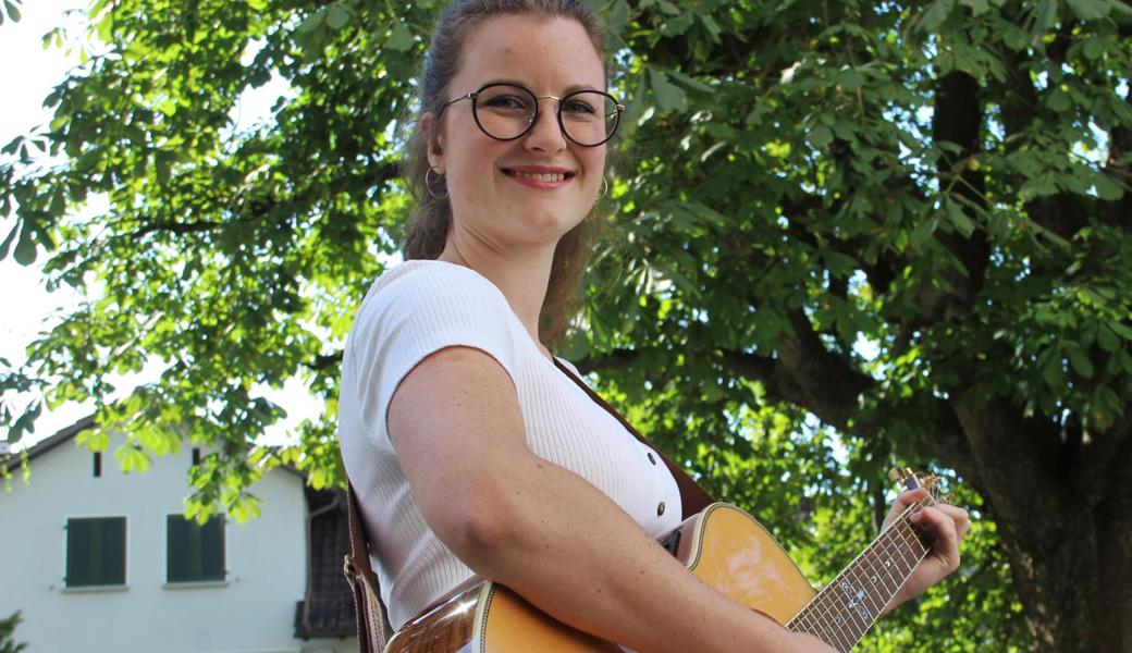 Jana Wirth, die im Schweizer Jugend-Sinfonie-Orchester erste Geige spielt, zieht als Popmusikerin die Gitarre vor. Bei den Streamingdiensten ist seit ein paar Tagen ihr erstes Album abrufbar. 