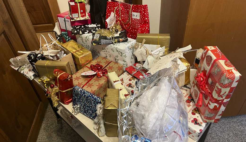 Der Weihnachtswunschbaum des Altstätter Familien- und Begegnungszentrums hat zu einer grossen Zahl von schön verpackten Geschenken geführt.