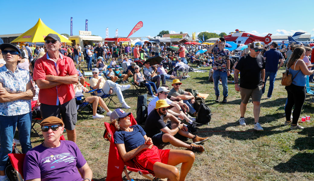 Stimmungsvolle Flugshow: Die Bilder zum grossen Jubiläumsfest in und über Altenrhein