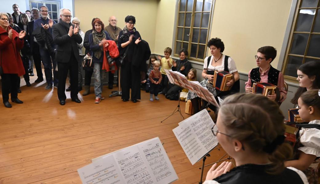Lüpfig: Das Schwyzerörgeli-Quintett Edelwyss spielte zur Neujahrsbegrüssung im Göttersaal des Museums auf. 