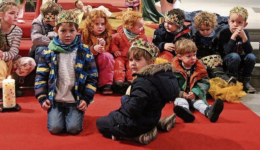 Auch die Kinder fühlten sich mit ihren Kronen wie Könige. 
