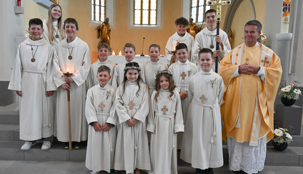 Acht Marbacher Kinder empfingen am letzten Sonntag zum ersten Mal ihre Heilige Kommunion. Bild: hst
