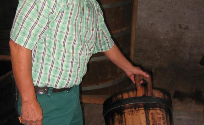 Wein pressen mit historischem Torkelbaum