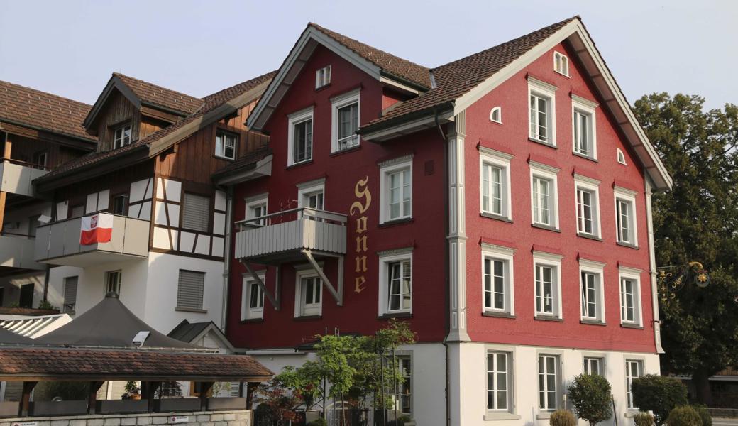 Mitten im Zentrum steht die gepflegte Liegenschaft mit dem Restaurant Sonne. 