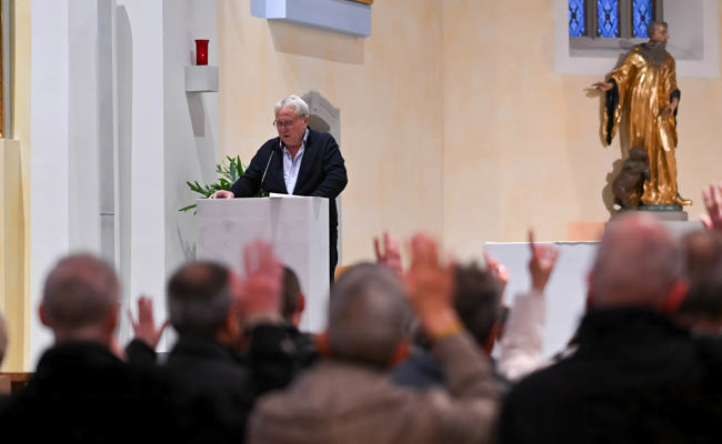 Kirchbürgerversammlung nimmt Rechnung, Budget und Steuerplan einstimmig an