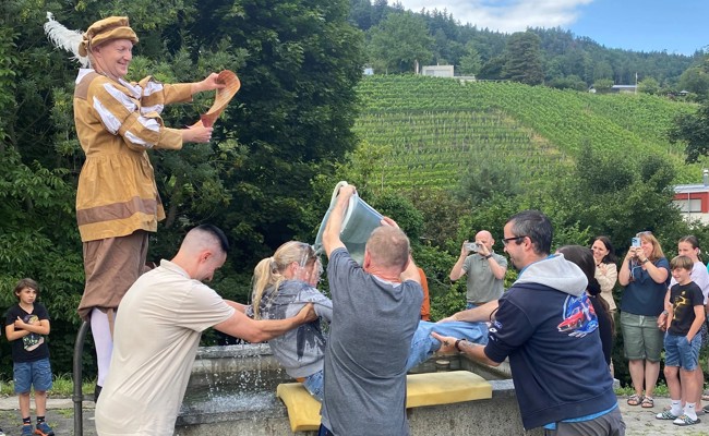 «Gegautscht»: Salome Rohner wurde in den frisch geputzten Brunnen geworfen