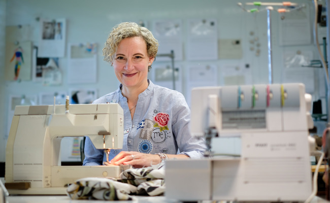 Vom Kindheitstraum zum Beruf: Manuela Eggenberger fertigt in ihrem Atelier individuelle Lieblingsstücke
