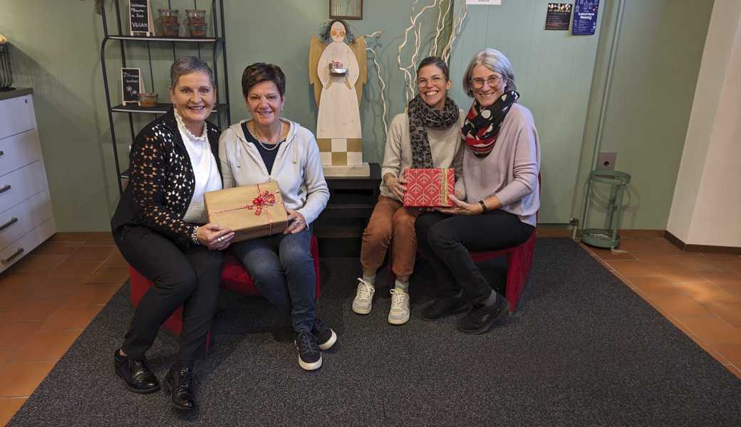 Weihnachtspäckli für Notleidende: Dafür engagieren sich (v. l.) Nicole Loher und Andrea Buschor vom Gemeinnützigen Frauenverein Altstätten und Claudia Baumgartner und Beatrix Müggler vom Familien- und Begegnungszentrum Reburg.