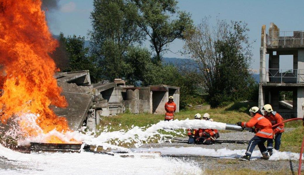 Ausbildung von Feuerwehr-Unteroffizieren auf dem Brandplatz des Zaza vor ein paar Jahren.