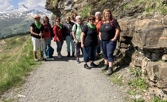 Bäuerinnen und Landfrauen wanderten entlang des Alpenflorawegs