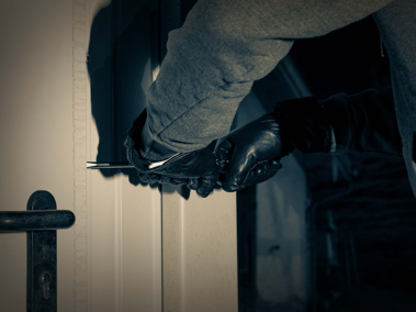Täter brechen ein und stehlen Tresor mitsamt Inhalt