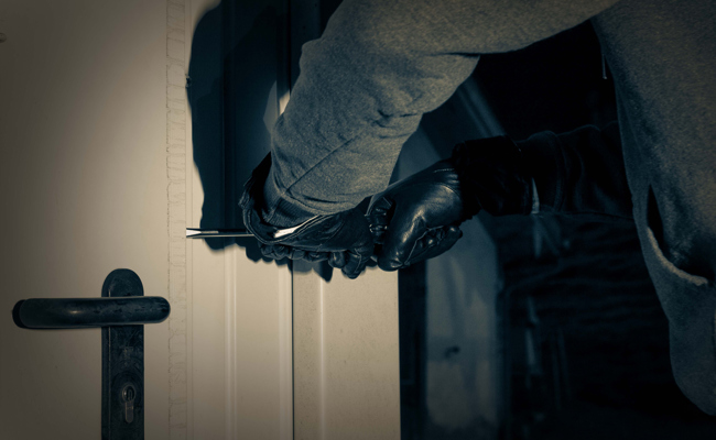 Täter brechen ein und stehlen Tresor mitsamt Inhalt