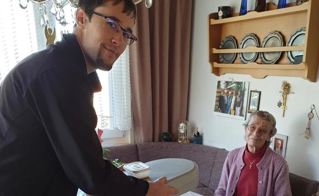 Essen ins Wohnzimmer geliefert