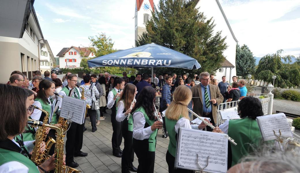 Die Musikgesellschaft Montlingen-Eichenwies unterhält die Vereinsdelegierten aus dem Kreis Rheintal mit flotter Blasmusik.