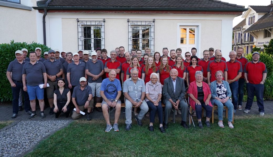 Männerchor und Musikgesellschaft gemeinsam mit den Kriessner Jubilaren