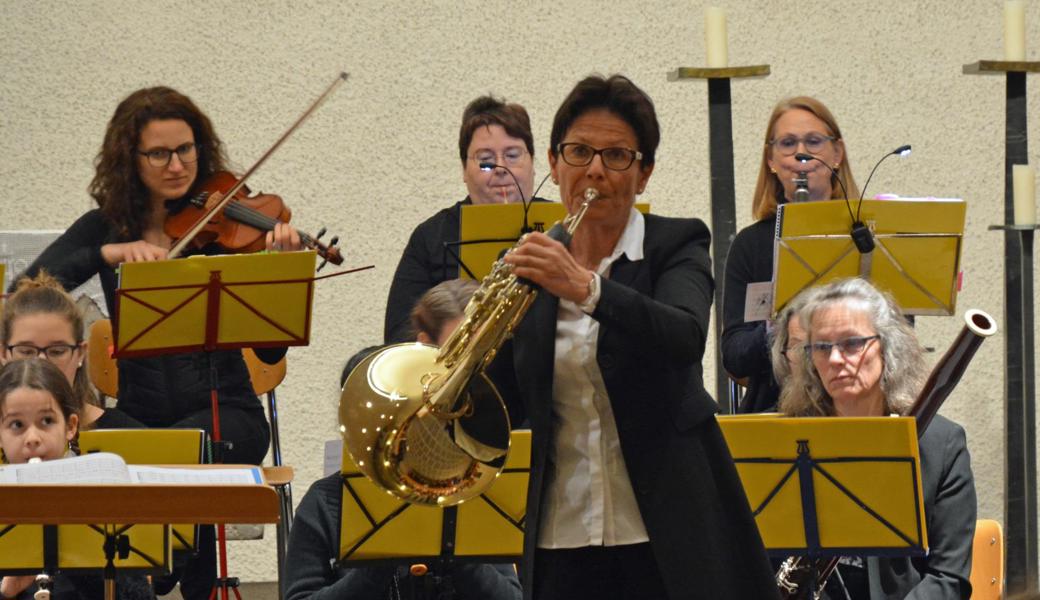 Dirigentin Esther Rutishauser griff auch selbst zum Waldhorn.