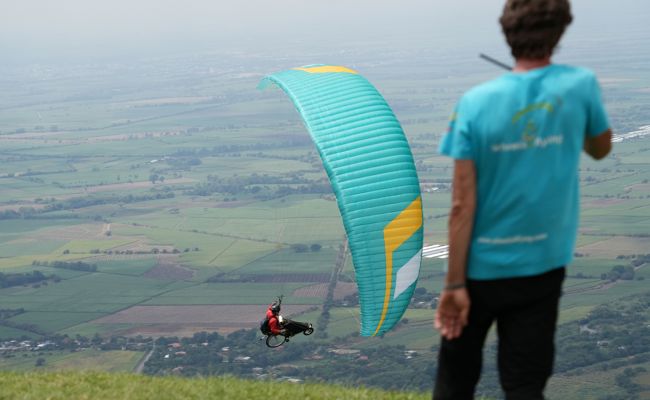 «Ich bin ein Stehaufmännchen»: Trotz Querschnittlähmung ist Daniel Schiess als Gleitschirmflieger aktiv