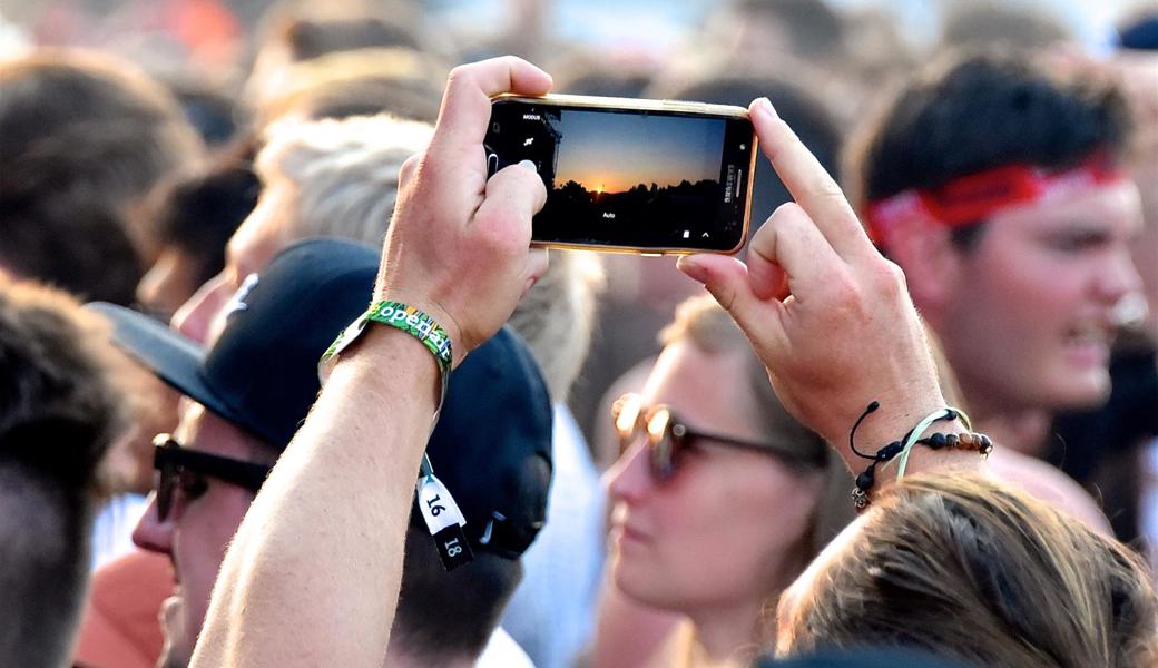 Mal kurz den Sonnenuntergang fotografieren.