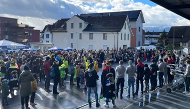 Räbschter Guggensound und Sonnenstrahlen rechtzeitig zum Fasnachts-Startschuss um 11 Uhr 11