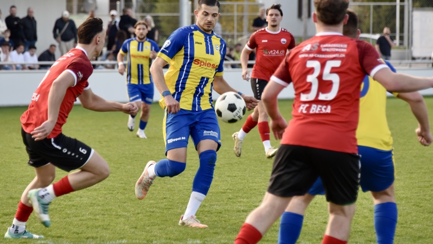 Die Au-Bernecker (mit Ahmet Cetinkaya, am Ball) schafften den Ligaerhalt letztlich sehr souverän.
