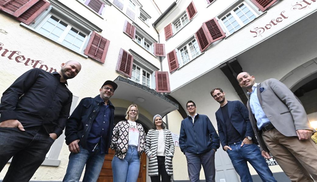 Wollen den Altstätterinnen und Altstättern kulturell und historisch bedeutende Gebäude im Städtli erhalten (von links): Michael Fenk, Bruno Thurnherr Ferrari, Mirjam Seitz-Popp, Astrid Dörig, Andreas Bürgler, Roland Züger, Thomas Lüttinger – die Initianten der Gemeinnützigen Genossenschaft Altstätten.