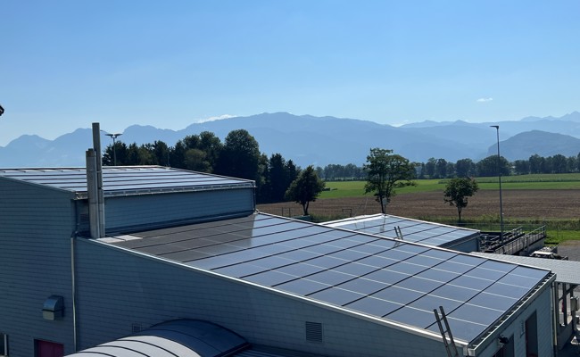 207 Solarmodule auf den Dächern der ARA bescherten gleich Höchstwerte
