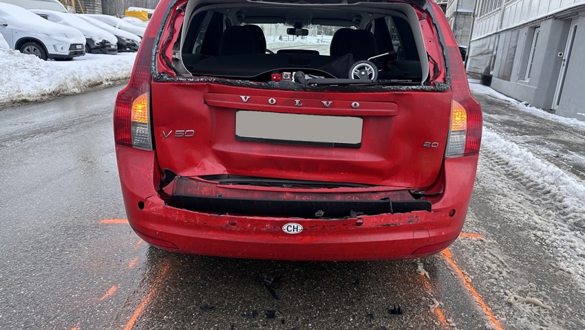 Mann wollte Abfall entsorgen - auf dem Weg kam es zu einem Unfall