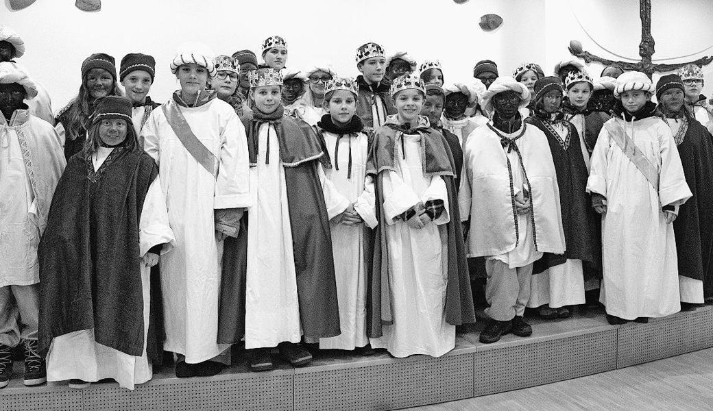 Die Sternsinger wurden nach dem Sonntagsgottesdienst feierlich ausgesandt. Bild: pd