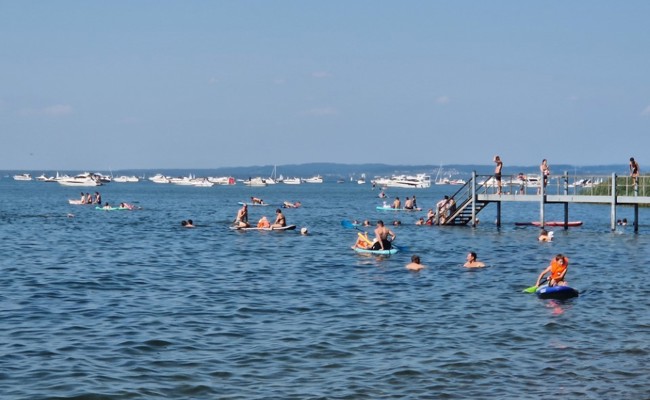 Badi-Wetter: Ferienabschluss mit viel Blau und bunten Flecken