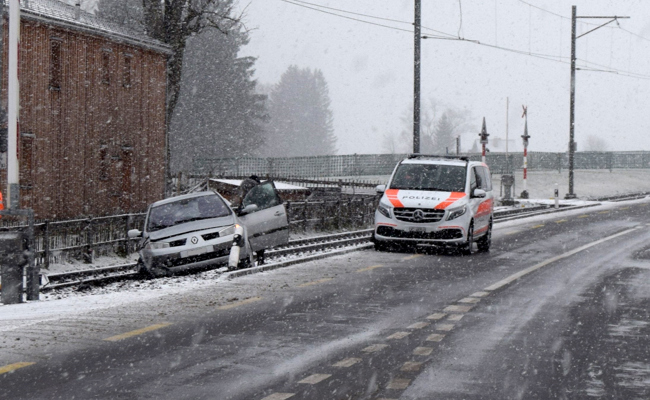 Wintereinbruch: Im Schneegestöber aufs Gleis des Gaiserbähnli gerutscht