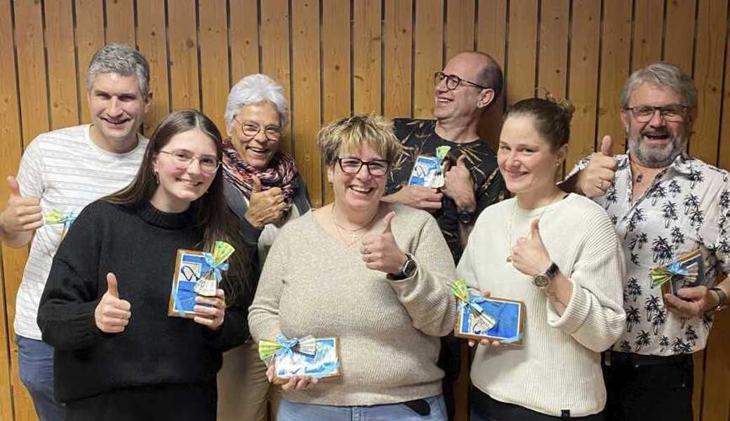Ausgezeichnet für einen hervorragenden Probenbesuch: (hinten, v. l.) Anton Vogel, Yvonne Beglinger, Stephan Bleisch, Kurt Hoch;( vorne, v. l.)Katharina Nett, Sarah Rüegg, Angela Hoch. 
