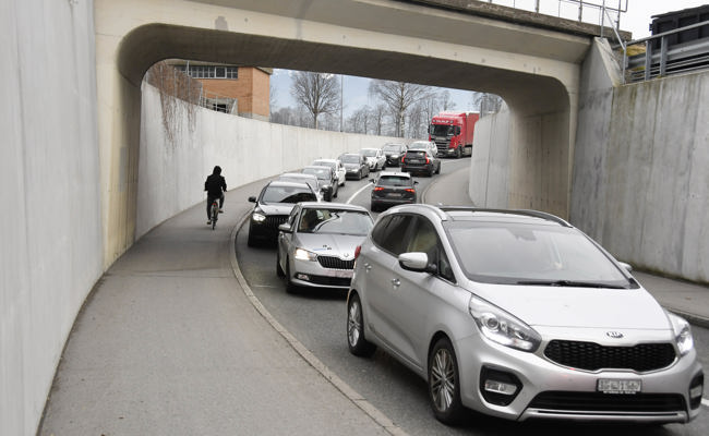 Zwei Staus treffen ausgerechnet vor einer Baustelle mit Einbahnverkehr aufeinander