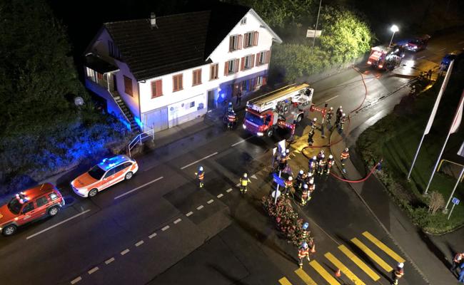 Aufmerksame Autofahrerin verhindert schlimmen Brand
