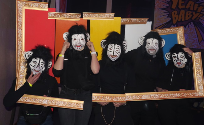 Am Maskenball fand der schmutzige Donnerstag ein farbenfrohes Ende