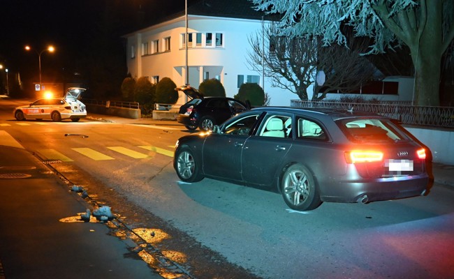 24-jährige Autofahrerin nach Zusammenstoss auf Kreuzung ins Spital gebracht