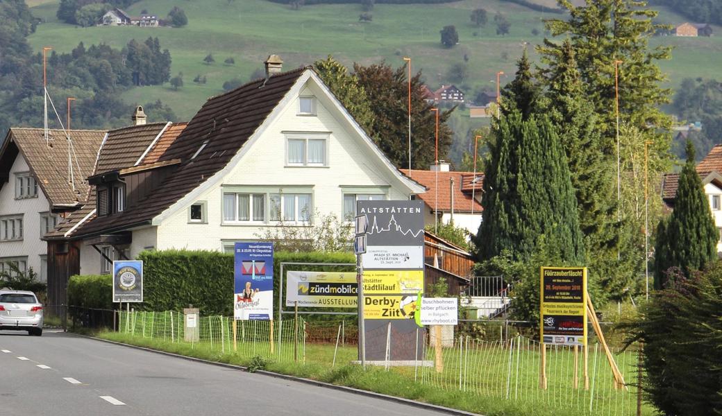 Gute Nachrichten für Vereine: Sie brauchen für ihre Veranstaltungsplakate doch keine Baubewilligung einzuholen. Eine strassenrechtliche Bewilligung benötigen sie aber nach wie vor.