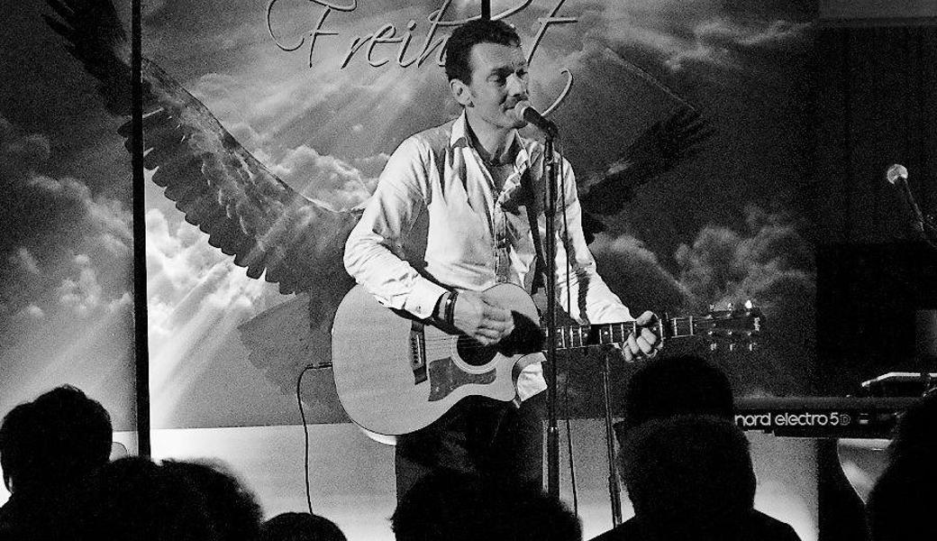 Der bekannte Schweizer Musiker Toby Meyer gab ein Konzert in der evangelischen Kirche Altstätten. Bild: pd