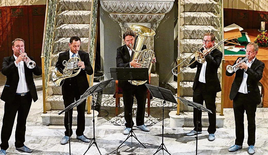 Sonus Brass interpretierten Kompositionen aus vier Jahrhunderten, von links: Attila Krako (Trompete), Andreas Schuchter (Horn), Harald Schele (Tuba), Wolfgang Bilgeri (Posaune) und Stefan Dünser (Trompete).
