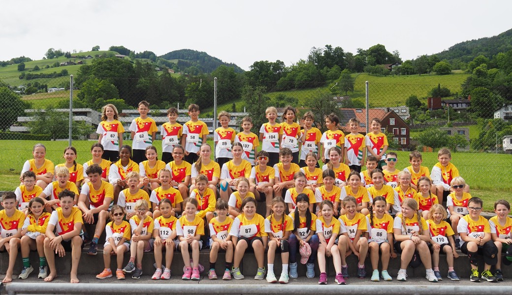 Ein Teil der Balger Löwen posiert fürs Gruppenfoto.